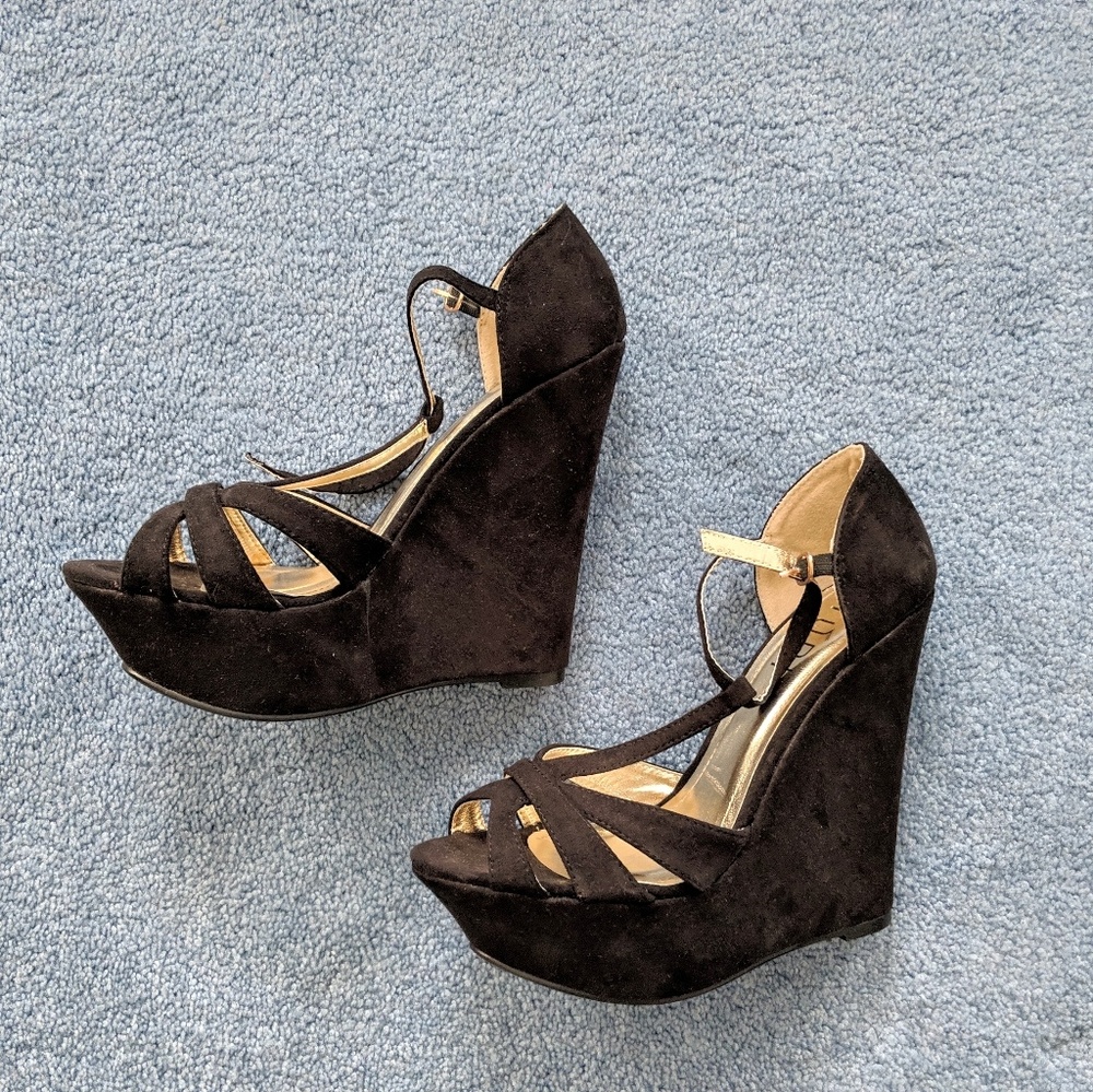 NWOT Tobi - Suede High Heels *never worn*